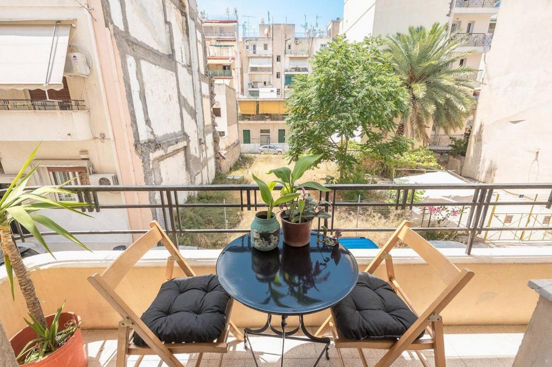 Apartamento Casa Pamisou near Attiki metro station Atenas Exterior foto